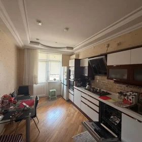 In Baku 140.0 m² apartment is for sale - Image 4
