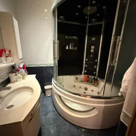 In Baku 140.0 m² apartment is for sale - Image 8