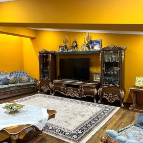 In Baku 180.0 m² apartment is for sale - Image 3