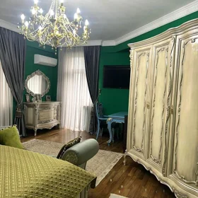 In Baku 180.0 m² apartment is for sale - Image 9