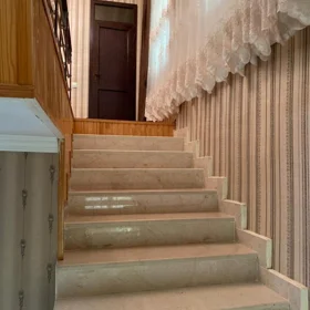 In Baku 240.0 m² house with 5.0 rooms is for sale - Image 2