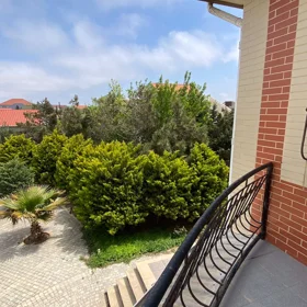 In nan 160.0 m² house with 4.0 rooms is for rent - Image 2