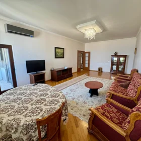 In Baku 190.0 m² apartment is for rent - Image 4
