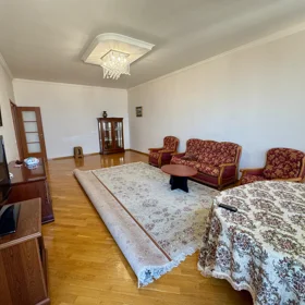 In Baku 190.0 m² apartment is for rent - Image 5
