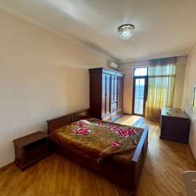 In Baku 190.0 m² apartment is for rent - Image 9