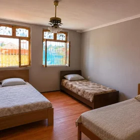 In nan 100.0 m² house with 5.0 rooms is for rent - Image 2