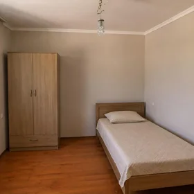 In nan 100.0 m² house with 5.0 rooms is for rent - Image 6