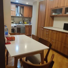 In Baku 70.0 m² apartment is for rent - Image 2
