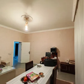 In Baku 270.0 m² house with 7.0 rooms is for sale - Image 7