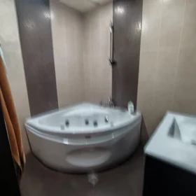 In Baku 70.0 m² apartment is for rent - Image 8