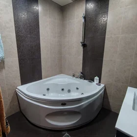 In Baku 70.0 m² apartment is for rent - Image 9