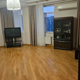 In Baku 165.0 m² apartment is for sale - Image 2