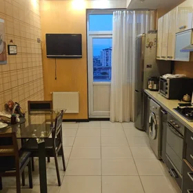 In Baku 165.0 m² apartment is for sale - Image 3