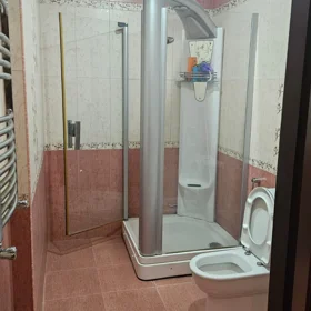 In Baku 165.0 m² apartment is for sale - Image 8