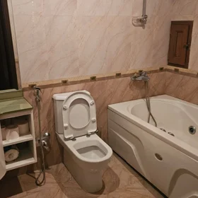 In Baku 165.0 m² apartment is for sale - Image 9