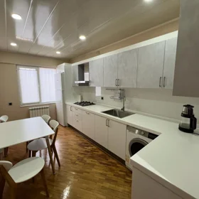 In Baku 110.0 m² apartment is for rent - Image 9