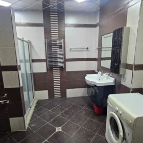 In Baku 150.0 m² apartment is for rent - Image 9