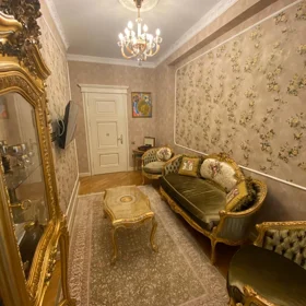 In Baku 176.0 m² apartment is for sale - Image 9