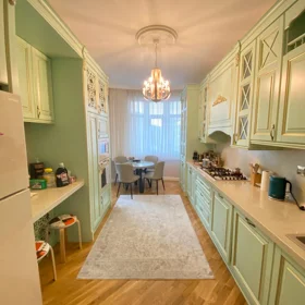 In Baku 176.0 m² apartment is for sale - Image 10