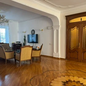 In Baku 285.0 m² apartment is for rent - Image 3