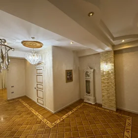 In Baku 175.0 m² apartment is for rent - Image 5