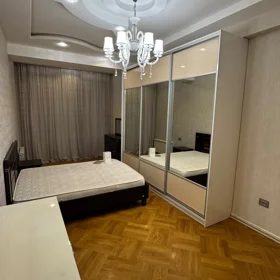 In Baku 175.0 m² apartment is for rent - Image 8
