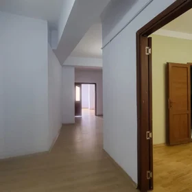 In Baku 125.0 m² apartment is for sale - Image 6