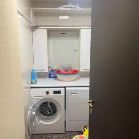 In Baku 90.0 m² apartment is for rent - Image 2