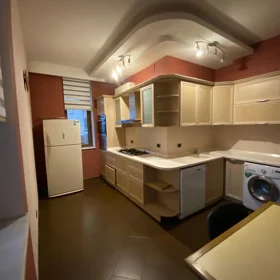 In Baku 210.0 m² apartment is for rent - Image 4