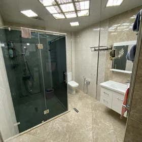 In Baku 80.0 m² apartment is for rent - Image 3