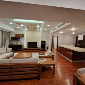 In Baku 215.0 m² apartment is for rent - Image 3