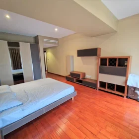 In Baku 215.0 m² apartment is for rent - Image 9