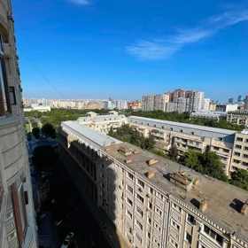 In Baku 180.0 m² apartment is for sale - Image 3
