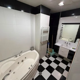 In Baku 100.0 m² apartment is for rent - Image 9