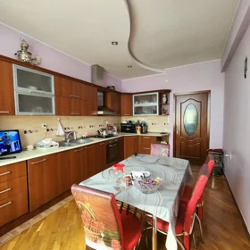 In Baku 142.0 m² apartment is for sale - Image 4