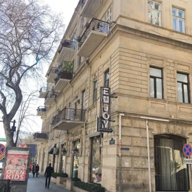 In Baku 110.0 m² apartment is for rent - Image 3