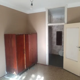 In Baku 70.0 m² apartment is for sale - Image 3