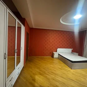 In Baku 140.0 m² apartment is for sale - Image 4