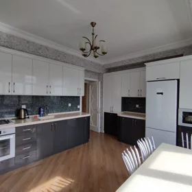 In Baku 150.0 m² apartment is for rent - Image 4