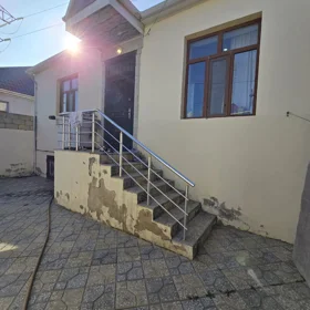 In Baku 100.0 m² house with 3.0 rooms is for sale - Image 2