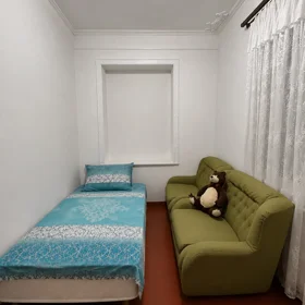 In Baku 90.0 m² house with 4.0 rooms is for sale - Image 8