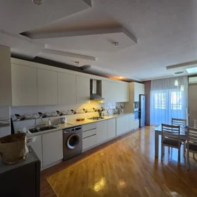 In Baku 136.0 m² apartment is for rent - Image 2