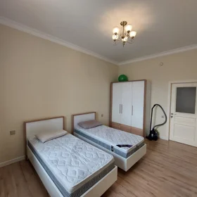 In Baku 145.0 m² apartment is for rent - Image 2