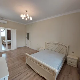 In Baku 145.0 m² apartment is for rent - Image 9