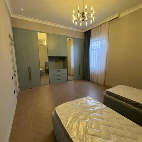 In nan 220.0 m² house with 4.0 rooms is for sale - Image 3