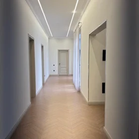 In nan 220.0 m² house with 4.0 rooms is for sale - Image 7