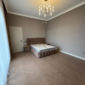 In nan 220.0 m² house with 4.0 rooms is for sale - Image 8