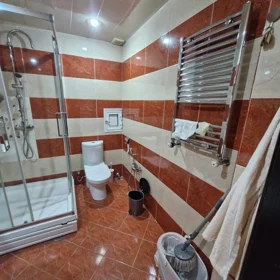 In Baku 90.0 m² apartment is for rent - Image 2