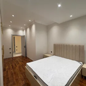 In Baku 120.0 m² apartment is for rent - Image 10