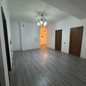 In Baku 135.0 m² apartment is for sale - Image 9